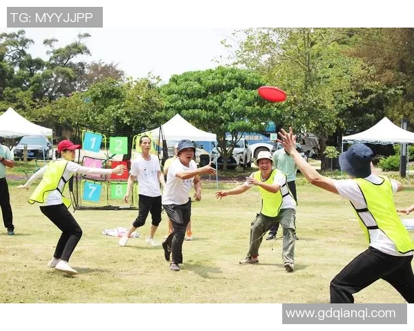 广州飞盘队灵活性引发热议运动飞盘的争议与发展探讨 广州飞盘队灵活性引发热议运动飞盘的争议与发展探讨