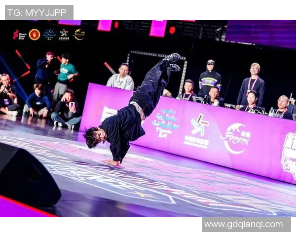 西安街舞队与南京街舞队赛后复盘力量体育的精彩对决与战术分析 西安街舞队与南京街舞队赛后复盘力量体育的精彩对决与战术分析